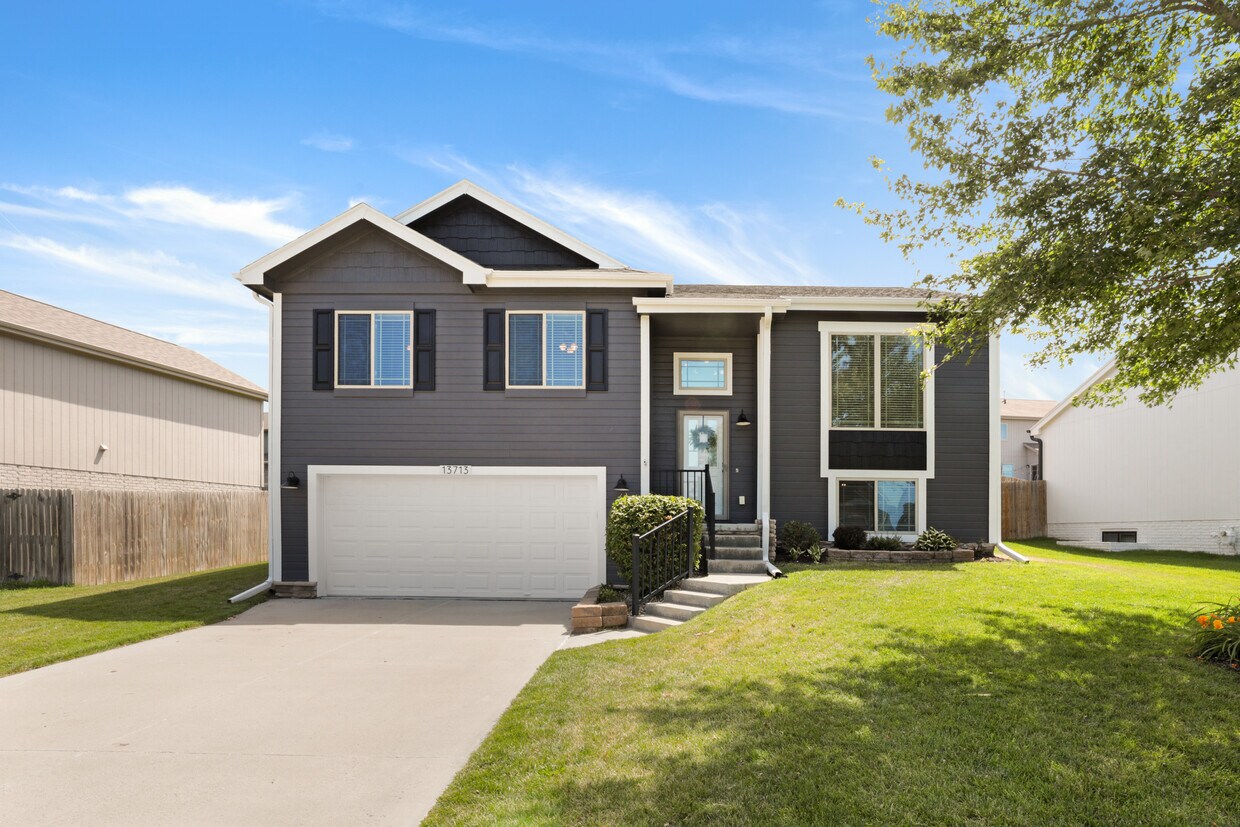 Foto principal - 13713 S 44th St