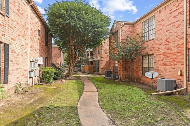 Foto del edificio - 2255 Braeswood Park Dr