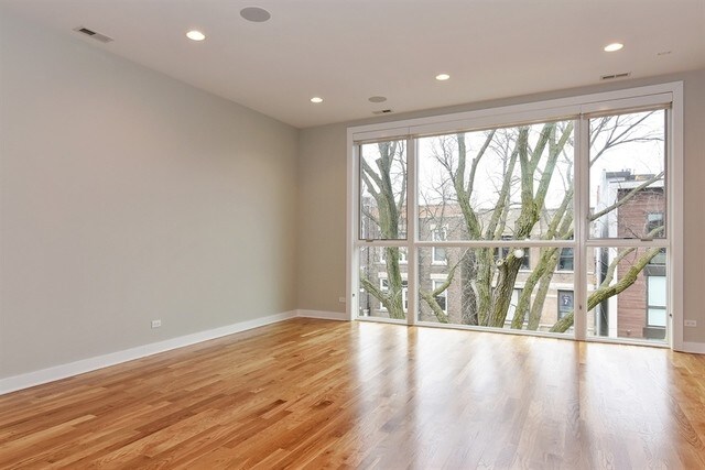 Foto del edificio - 1029 N Marshfield Ave