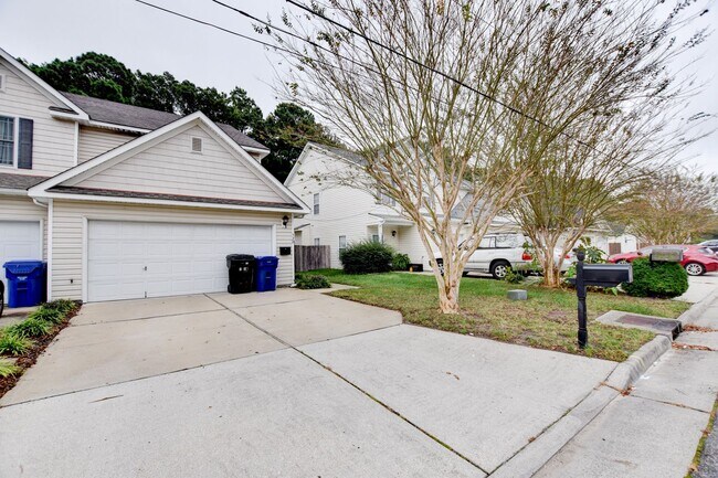 Building Photo - 320 Garcia Dr
