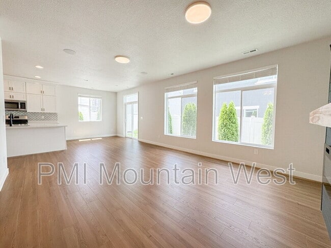 Building Photo - 3855 S 3025 W