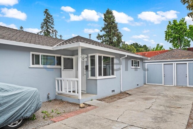 Building Photo - Unit