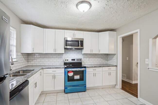 Foto del edificio - Decatur Living at Its Best: Upgraded Kitchen & Bonus Basement Space