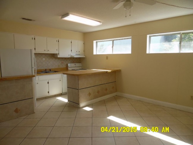 Building Photo - 307 Barracuda Ave