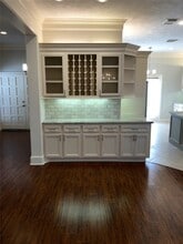 Building Photo - 10310 Chevy Chase Dr