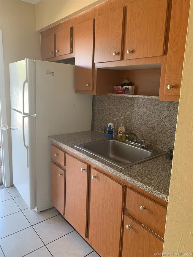 Foto del edificio - 7821 Johnson St