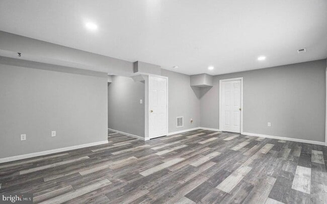 Building Photo - 4 St Ives Ct