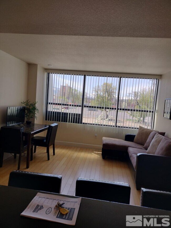 Foto del edificio - 450 N Arlington Ave