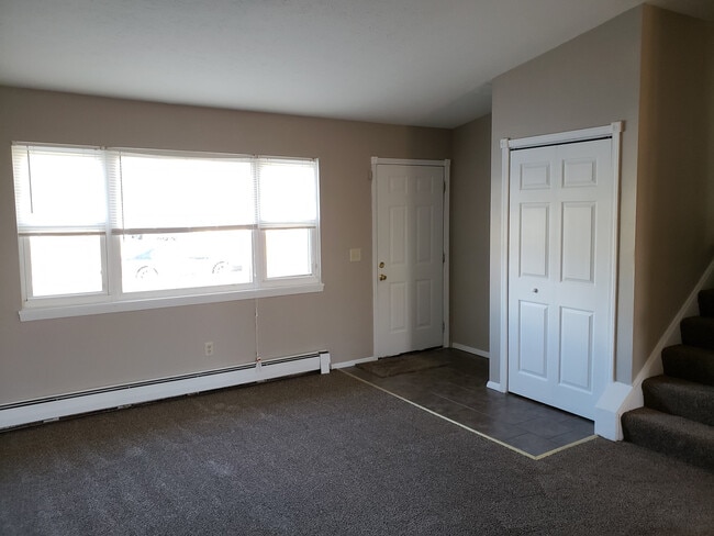 Building Photo - Modern Comfort 4-Bedroom Split-Level with ...