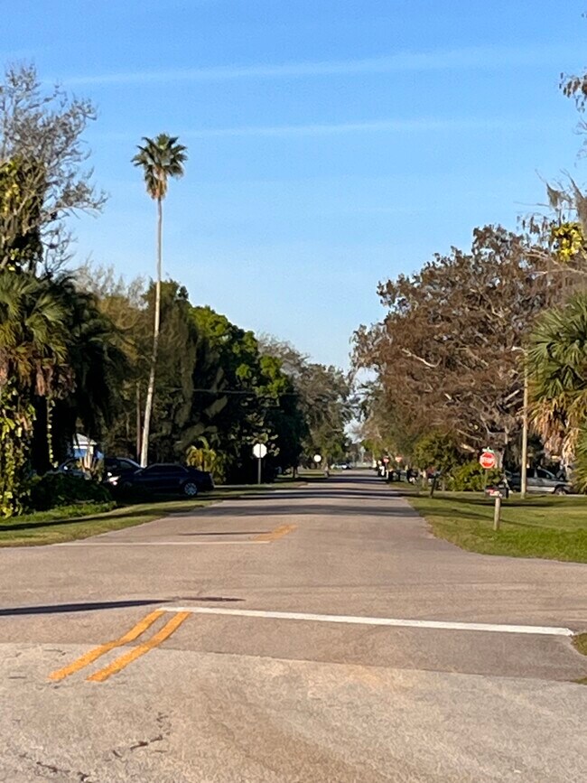Foto del edificio - 384 Avenue N