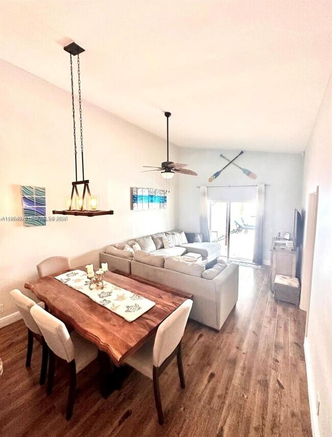 Foto del edificio - 2431-2433 SW 58th Manor