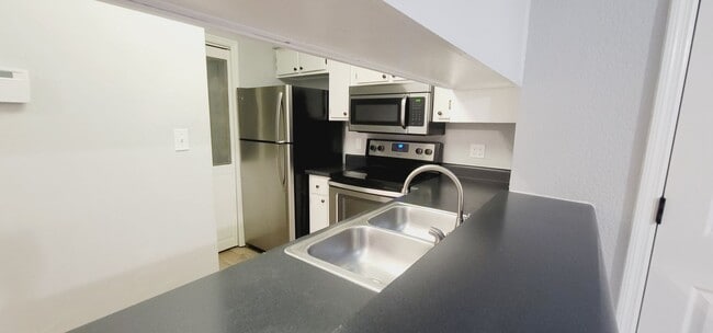 Building Photo - MODERN NW 3/2 w/ Washer/Dryer, Plank Vinyl Floors, Deck, & Vaulted Ceilings! Available NOW for $1...