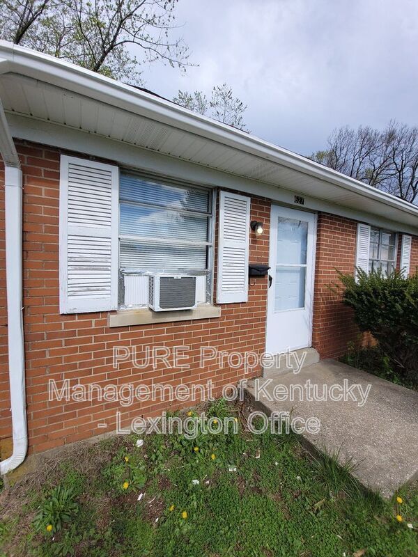 Building Photo - 627 Silverleaf Dr