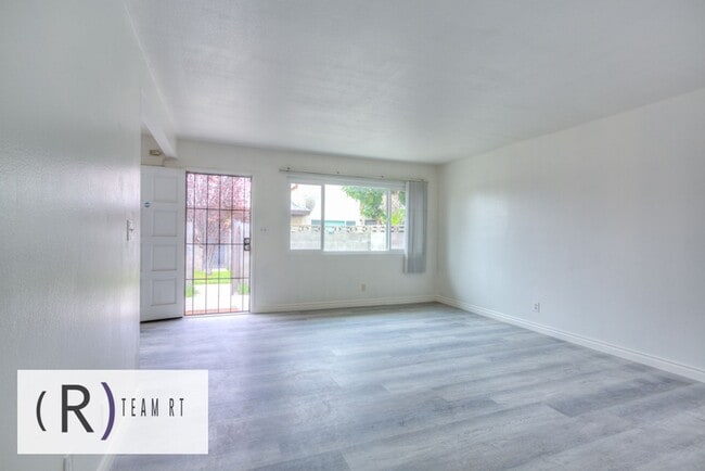 Building Photo - 1234 W Rosewood Ct