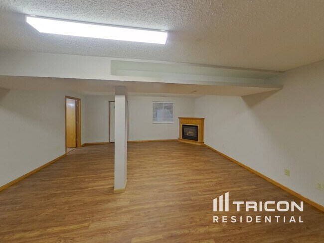 Building Photo - 2660 Roth Pl