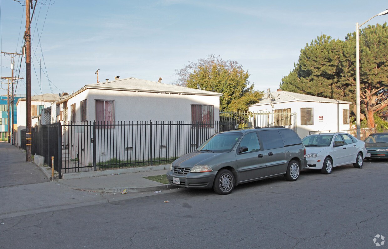 Primary Photo - 1115-1119 E 75th St