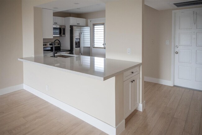 Building Photo - 3001 S Course Dr