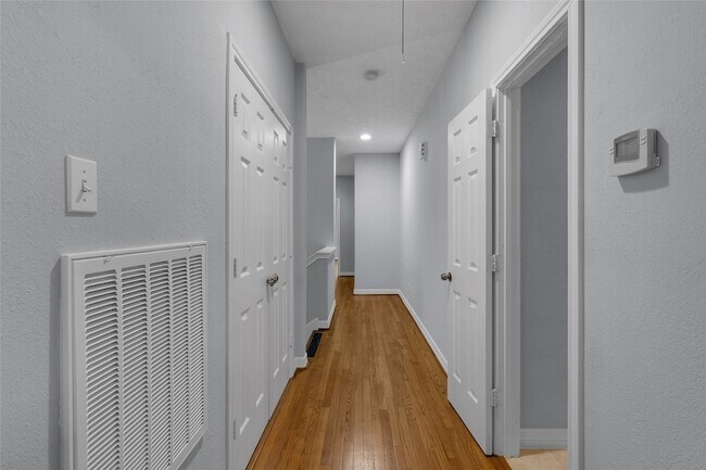 Foto del edificio - 341 W 23rd St