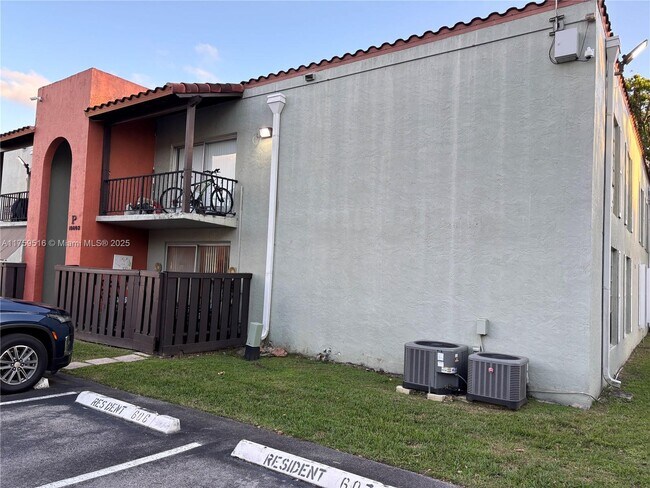 Foto del edificio - 10802 N Kendall Dr