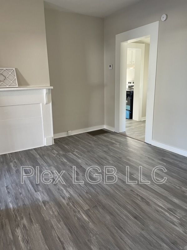 Building Photo - 1006 Greenville St