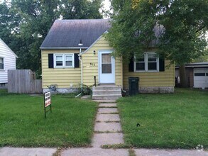 Building Photo - 917 Kern St