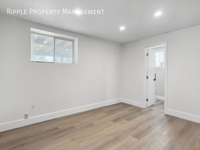 Building Photo - AMAZING 4 BEDS/ 3 BATHS HOUSE