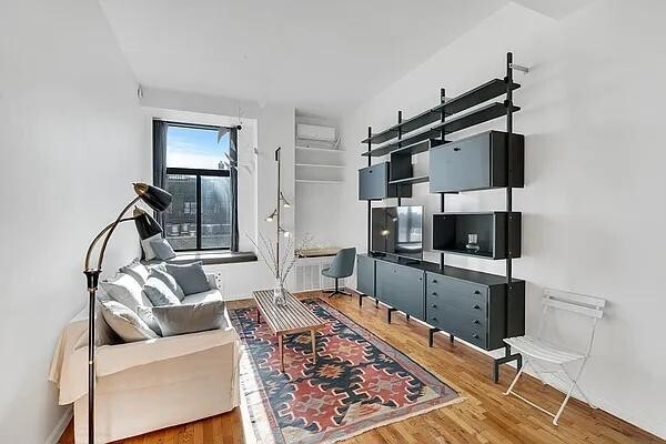 Foto del edificio - 310 E 23rd St