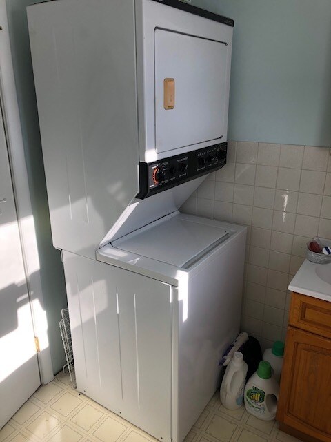 washer and dryer - 300 Southside Dr