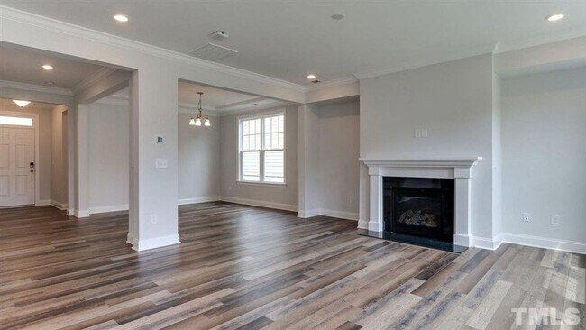 Building Photo - Chapel Hill 5 Bedroom/ 3 bath Home Gourmet Kitchen Fireplace and Fenced yard!