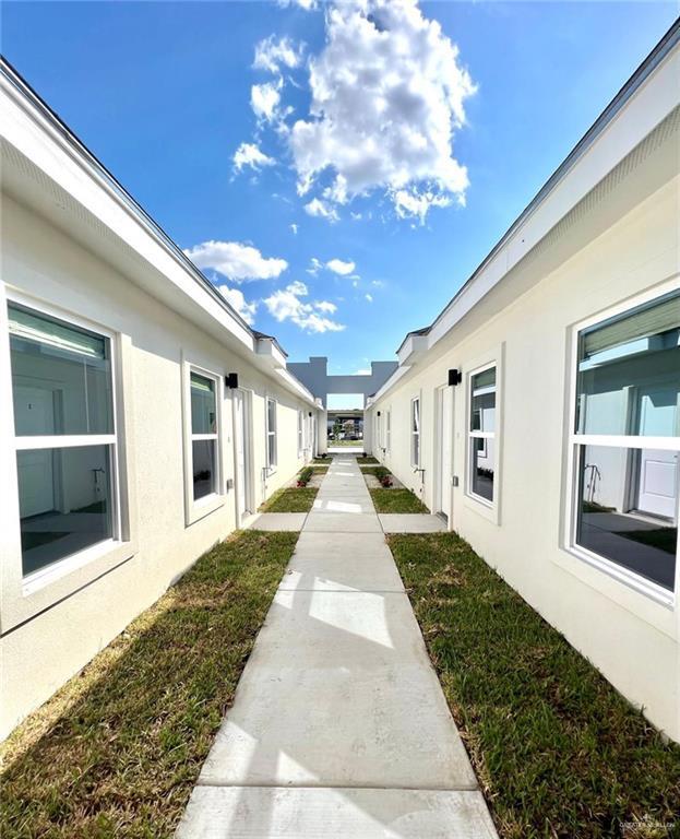Foto del edificio - 100 Lauryn Dr
