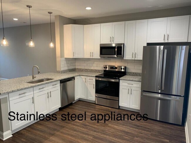 Building Photo - 135 Emanuel Cout