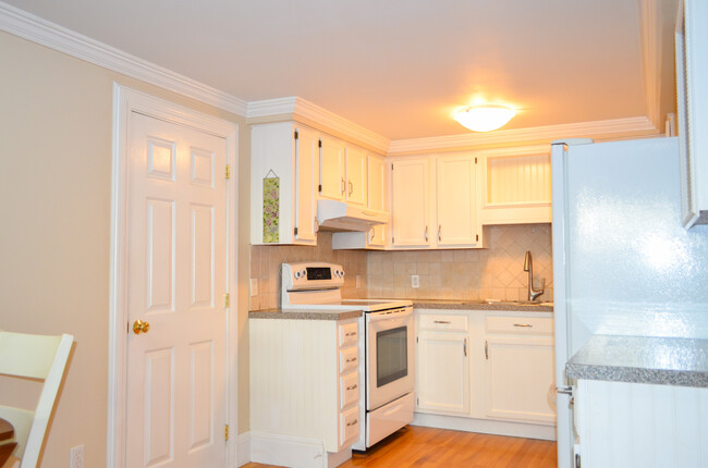 Kitchen - 378 Sawyer St