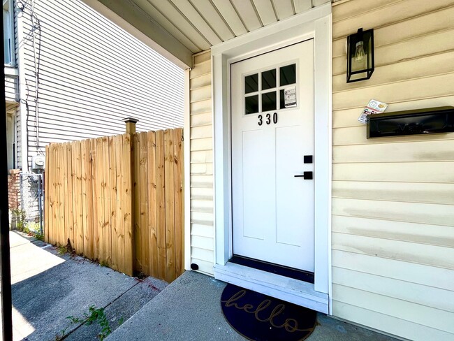 Building Photo - Newly Renovated 3 Bedroom Home in Lebanon-...