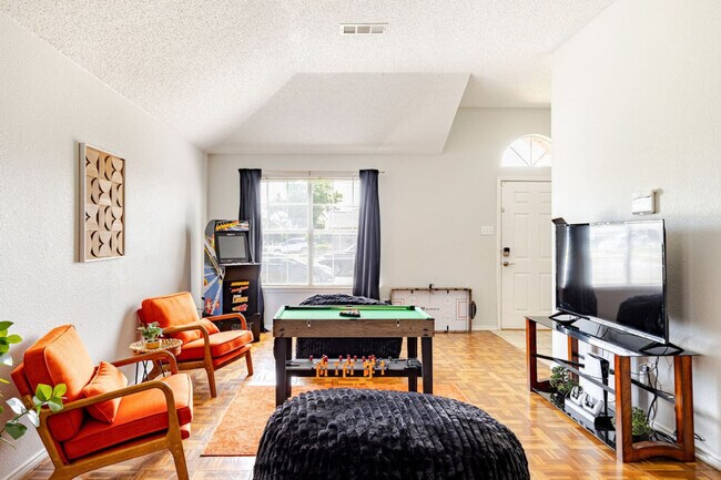 Building Photo - 8116 Shoshoni Dr