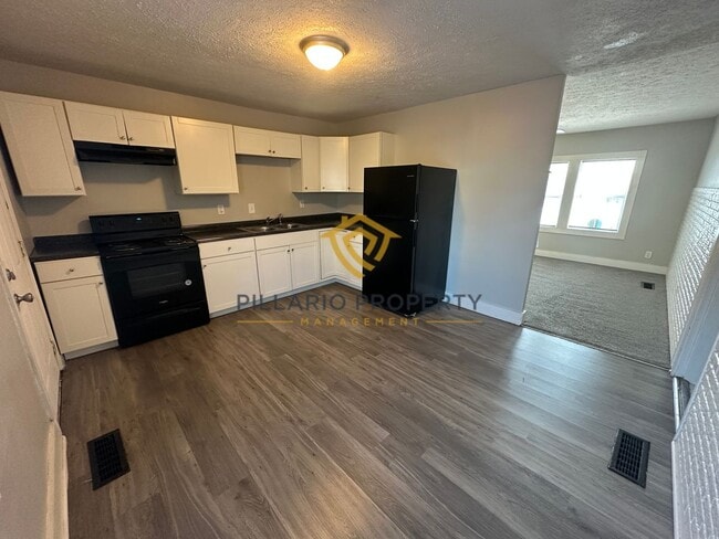 Building Photo - Renovated 4 Bed 1 Bath on the eastside. Ready for Move in