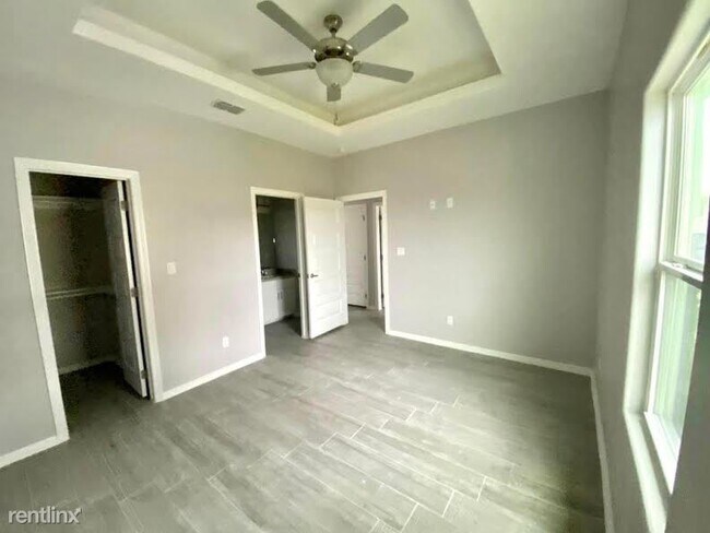 Building Photo - 2 br, 2 bath Apartment - 1905 Canyon Dr