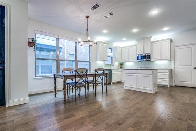 Foto del edificio - 7405 Alton Dr