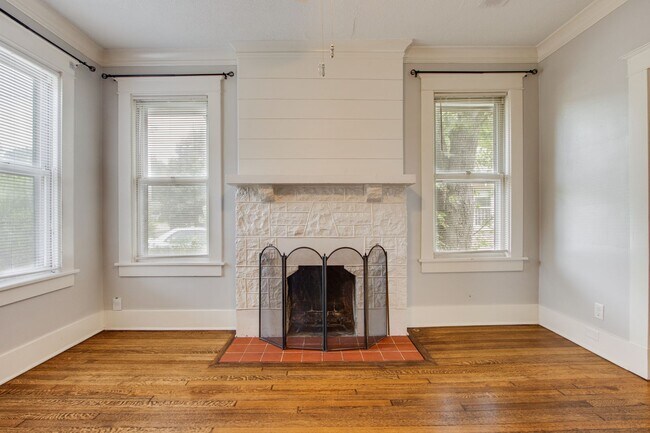 Building Photo - 670 Dickinson St