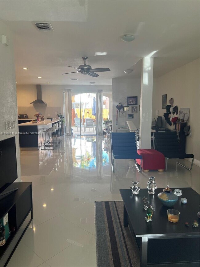 912 SW 154th Path, Miami, FL 33194 Townhome Rentals in Miami FL