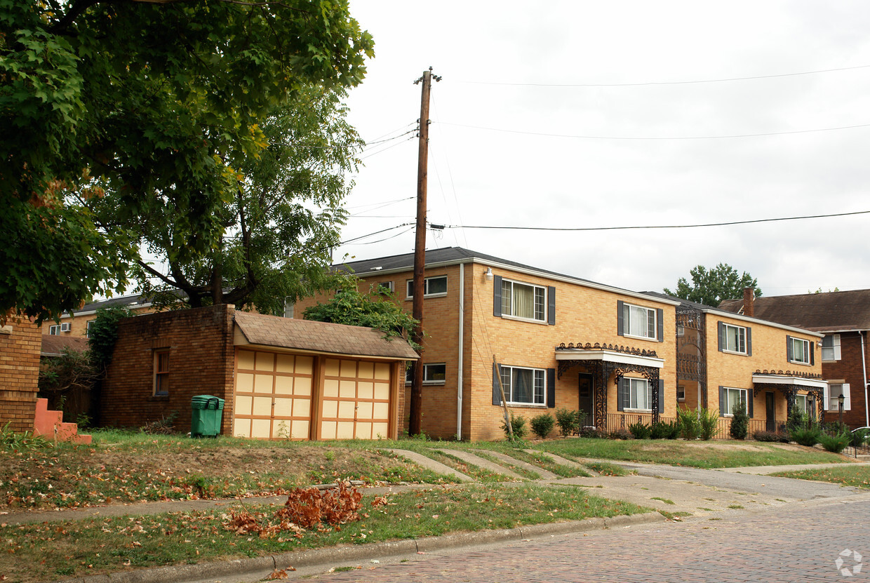 912 6th St - Clarks Apartments