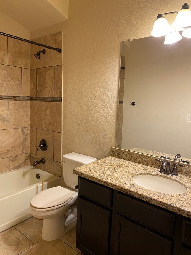 Foto del edificio - Beautiful Home with a Den