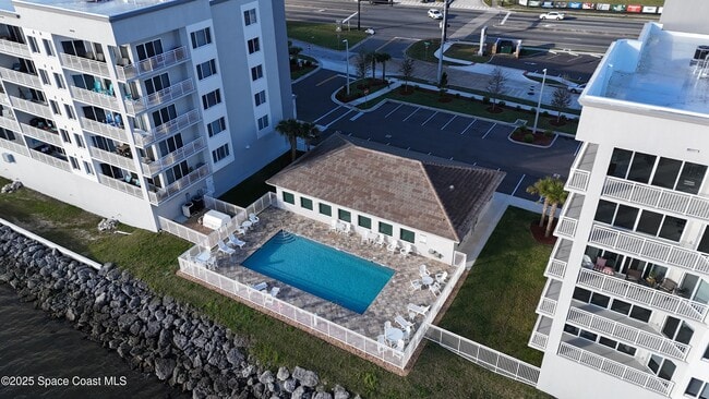 Building Photo - 1805 Riverside Dr