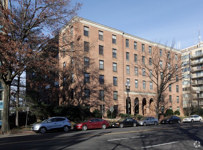 Primary Photo - 2828 Wisconsin Ave NW
