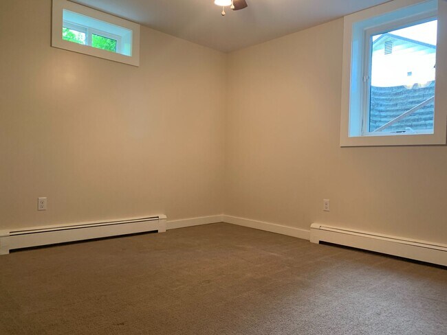 Building Photo - Dunbar Ave 121-AA