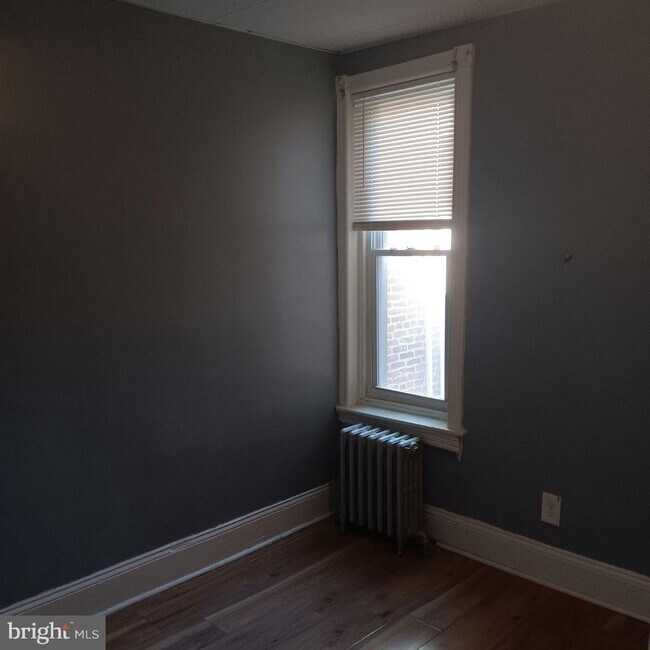 Building Photo - 464 E Cosgrove St