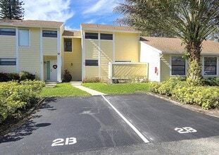 Building Photo - 402 Lakewood Ct