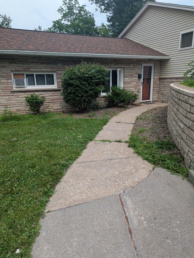 Building Photo - 8688 Oswego Rd