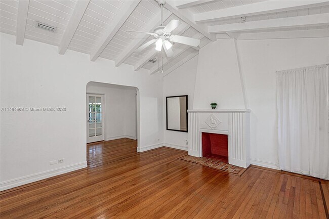 Foto del edificio - 1750 SW 16th St