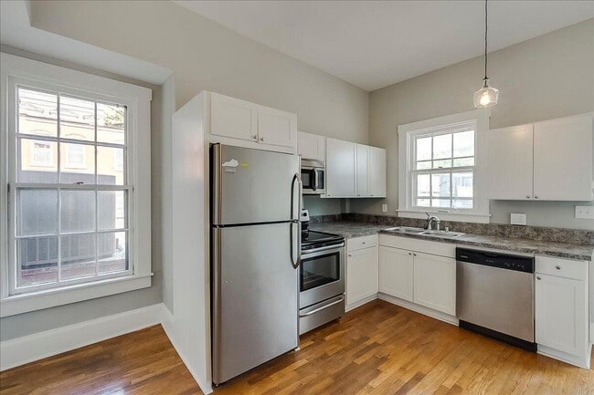 Building Photo - 412 Ann St