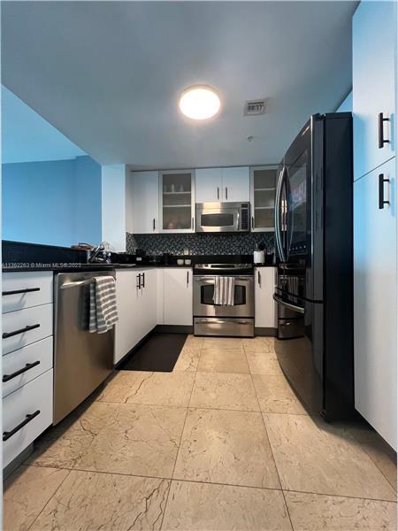 Building Photo - 7900 Harbor Island Dr